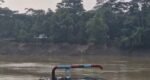 কুশিয়ারা থেকে ইজারা নিয়ে বালু উত্তোলন, ক্ষোভে ফুঁসছে নদীপারের মানুষ