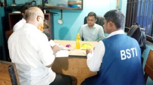 ভোজ্যতেল পরিমানে কম দেয়ায় লক্ষাধিক টাকা জরিমানা