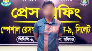 স্কুল ছাত্রীর আপত্তিকর ছবি ও ভিডিও ধারণ : যুবক গ্রেফতার