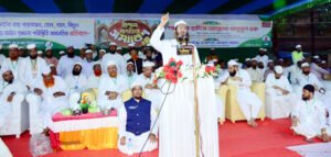 গণভোটের রায় বাস্তবায়ন না করে সরকার জনগণের সাথে প্রতারণা করছে : মামুনুল হক