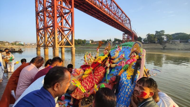 বিসর্জনের মধ্যদিয়ে   শেষ হলো দুর্গাপূজা