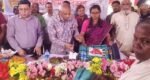 জৈন্তায় চা-শ্রমিকদের শাড়ি বিতরণ প্রবাসী কল্যাণমন্ত্রীর