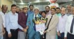 রাগীব আলীকে লিডিং ইউনিভার্সিটি পরিবারের ফুলেল শুভেচ্ছা