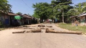 সাজেকে ইউপিডিএফ’র গুলিবর্ষণ, তিন হাজার পর্যটক উদ্ধার, রাঙামাটি-খাগড়াছড়িতে অবরোধের ডাক